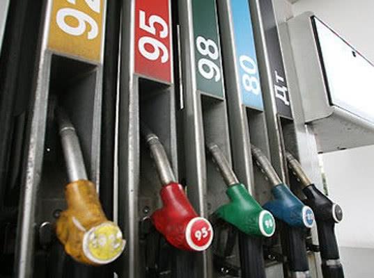 Власти ввели полный запрет на экспорт бензина в августе